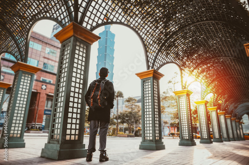 Poster Tourist standing in Taipei city scene during sunset in Taiwan (Republic of China