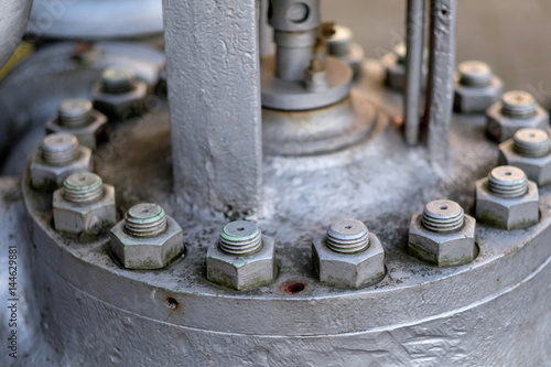 Sealed connection of the cover of the steam boiler