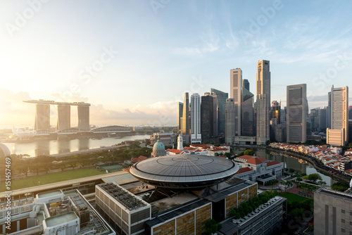 Obraz na plátne Panorama of Singapore business district skyline and Singapore skyscraper with Supreme Court in morning at Marina Bay, Singapore