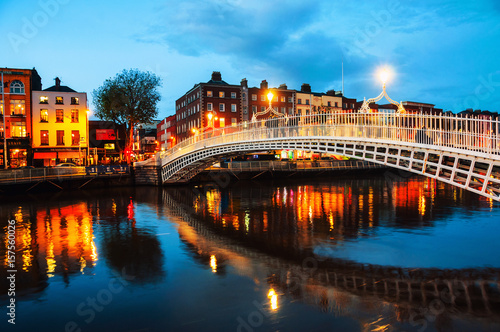 Poster Dublin, Ireland. Night view of famous illuminated Ha Penny Bridge