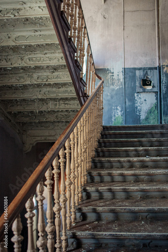Obraz na płótnie Old stairs in abandoned building