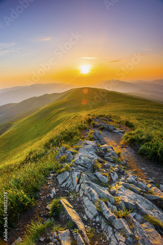 zachod-slonca-w-gorach