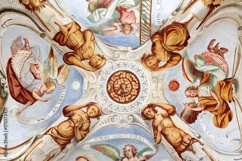 fresque-sanctuaire-madonna-del-sasso-xvie-siecle-locarno-orselina-suisse-fresh-sanktuarium-madonny-del-sasso-orselina-locarno-szwajcaria