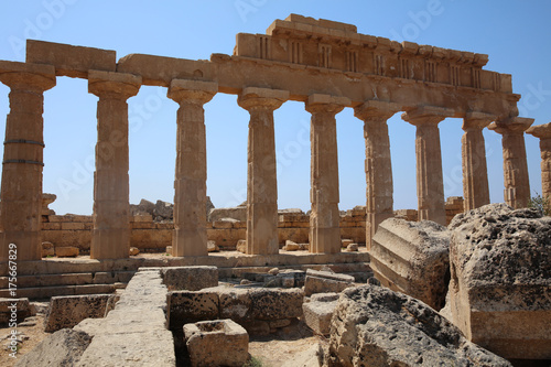 la-acropolis-en-selinunte-sicilia-italia