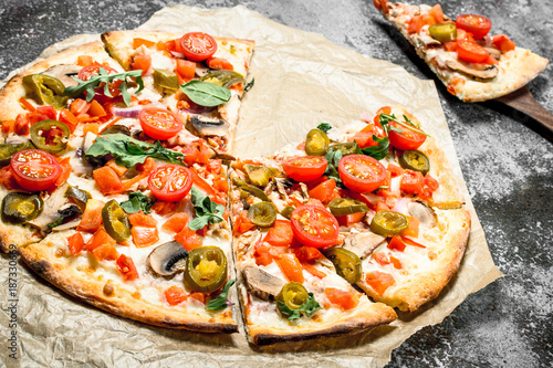 mexikanische-pizza-mit-peperoni
