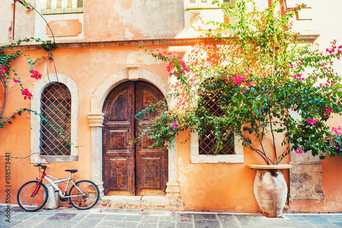 edificio-antiguo-en-chania-creta-grecia