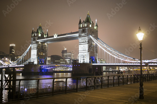 Obraz na płótnie The London Bridge at night, London, UK