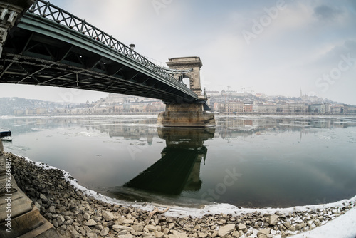 Obraz na płótnie Ice flowing on river Danube