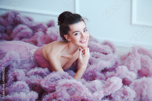 portret-usmiechnietej-kobiety,-sesja-zdjeciowa,-fotomodeling