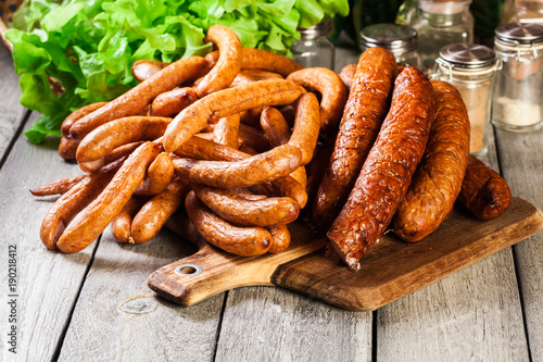 assorted-geraucherte-wurstchen