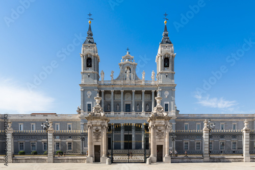 katedra-almudena-katedra-w-madrycie,-hiszpania
