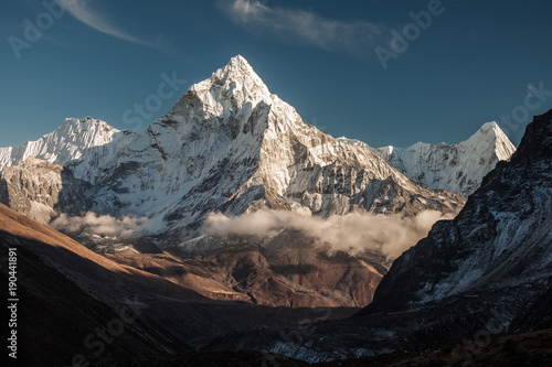 nepalski-krajobraz-amadablam