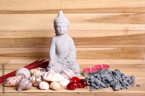buddha-mezi-skorapkami-buddhismem-nabozenstvim