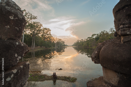 wieczorne-swiatlo-w-angkorze
