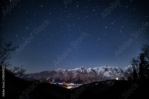 月光の白馬星空