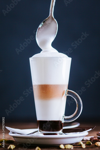 latte-z-czekolada-i-kardamonem