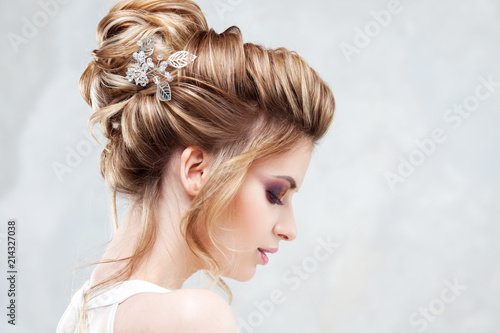 Wedding style. Beautiful young bride with luxury wedding hairstyle © Ulia Koltyrina
