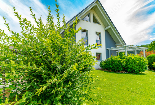 GamesAgeddon - schönes Haus - Lizenzfreie Fotos, Vektoren und Videos