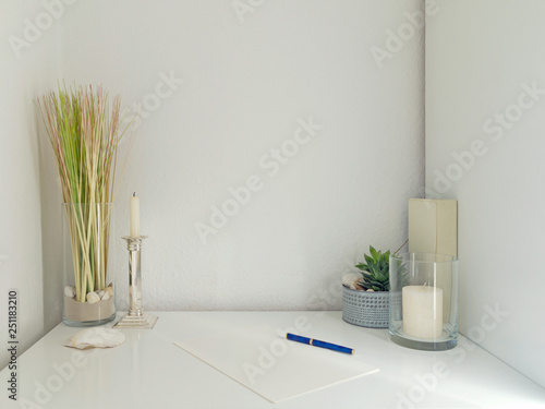 Interior Ecke Wohnzimmer mit Schreibtisch und Platz für Ihre Bilder © Wilm Ihlenfeld