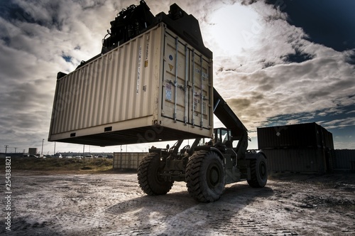 container hafen logistik cargo transport © lars