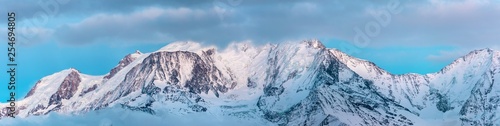 Mont Blanc in winter © trattieritratti