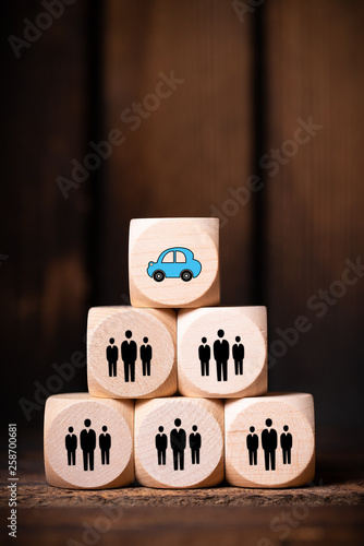 Car-Sharing Symbole auf Würfel © fotogestoeber