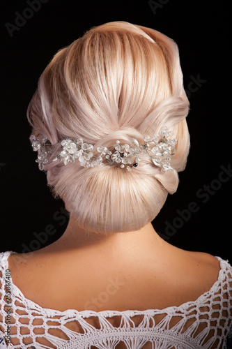 Bridal hairstyle with vintage hair accessories in studio © DC Studio
